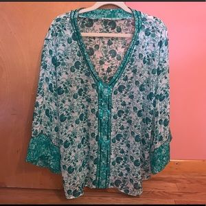 PATTERNED GREEN TOP WITH SEQUINS AND BEADS